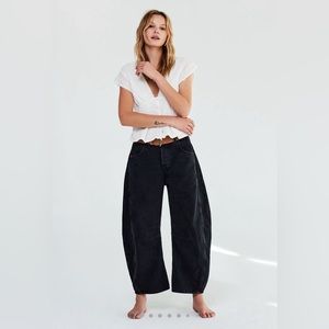 Free People Mid-Rise Barrel Jeans, Black, Size 25